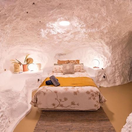 White Cliffs Accommodation -Daybreak Dugout - Unique Cave House Экстерьер фото