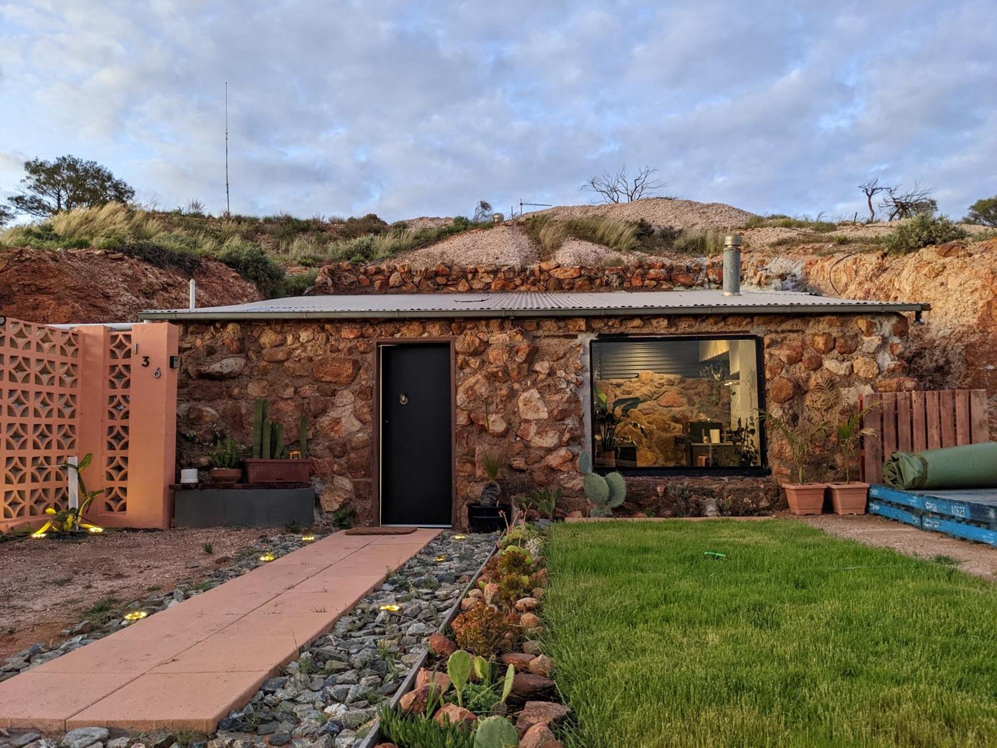 White Cliffs Accommodation -Daybreak Dugout - Unique Cave House Экстерьер фото